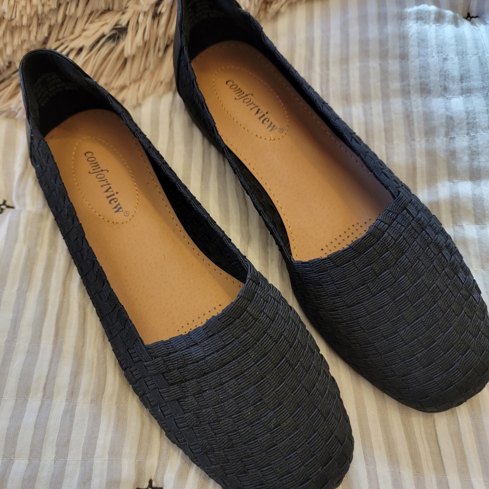 NWOT Comfortview Shoes